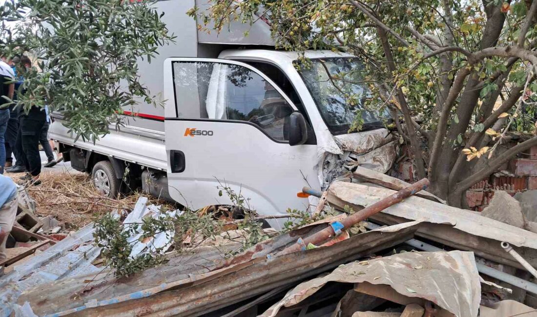 Islak yolda kayan kamyonet bahçe duvarına çarptı BURSA'NIN İZNİK İLÇESİNDE ISLAK YOLDA KALAN KAMYONET BAHÇE DUVARINA ÇARPARAK