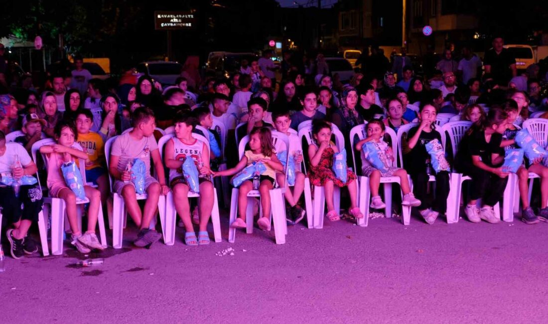 ’Kamyoled Sineması’ yollarda BURSA BÜYÜKŞEHİR BELEDİYESİ, SICAK GÜNLERİN YAŞANDIĞI YAZ AYLARINDA VATANDAŞLARA ‘KAMYOLED