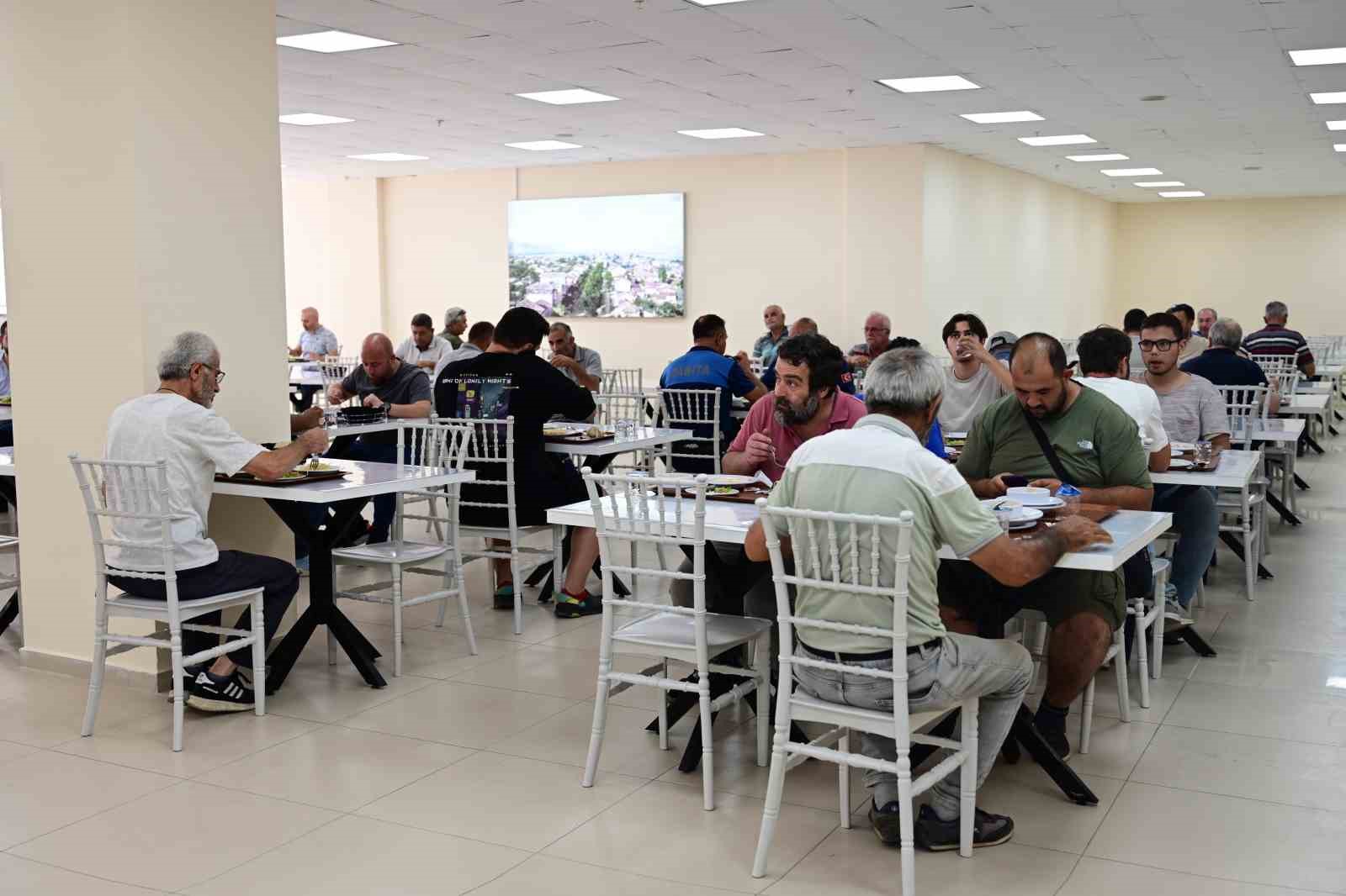 KARACABEY BELEDİYESİ ‘NİN GEÇTİĞİMİZ HAFTA AÇILIŞINI GERÇEKLEŞTİRDİĞİ KENT LOKANTASI, VATANDAŞLARIN