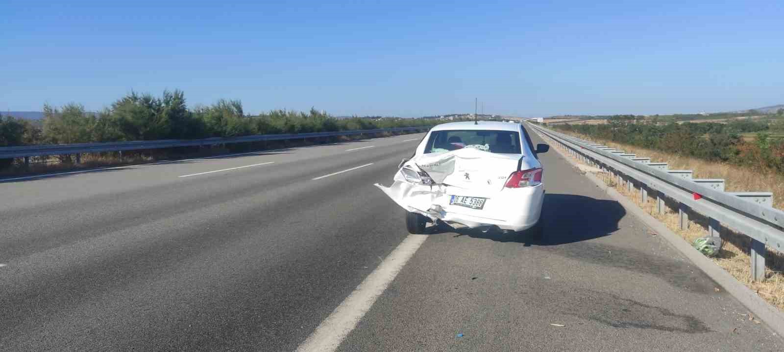 BURSA’NIN KARACABEY İLÇESİNDE İKİ OTOMOBİLİN ÇARPIŞTIĞI KAZADA 2’Sİ ÇOCUK 4