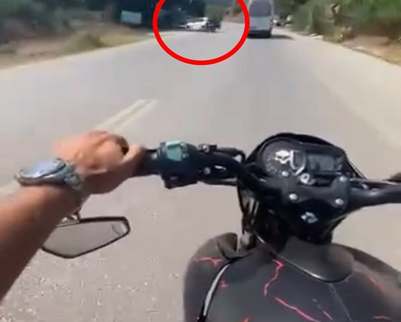 BURSA'DA MOTOSİKLET İLE OTOMOBİLİN ÇARPIŞTIĞI KAZA, KASK KAMERASINA YANSIDI