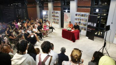 NİLÜFER BELEDİYESİ’NİN GÖRÜKLE’DEKİ KOZA KÜTÜPHANE’DE DÜZENLEDİĞİ ‘KOZA BULUŞMALARI’NA KATILAN EDEBİYAT