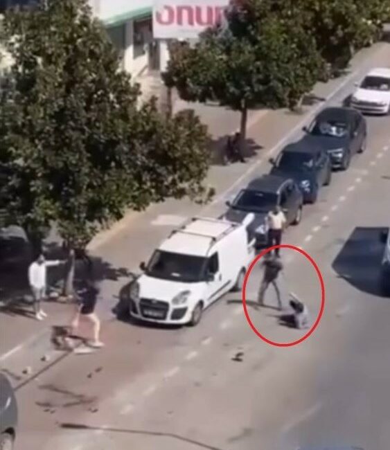 Kız kardeşini tehdit eden akrabasını bıçakladı BURSA'DA KIZ KARDEŞİNİ TEHDİT EDEN AKRABASINI BIÇAKLAYAN ŞÜPHELİ, ASAYİŞ ŞUBE