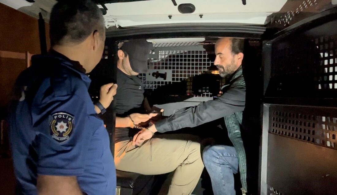 Klima hırsızları gece kartallarına takıldı, 2 şüpheli suçüstü yakalandı KLİMA HIRSIZLARI GECE KARTALLARINA TAKILDI, 2 ŞÜPHELİ SUÇÜSTÜ YAKALANDI