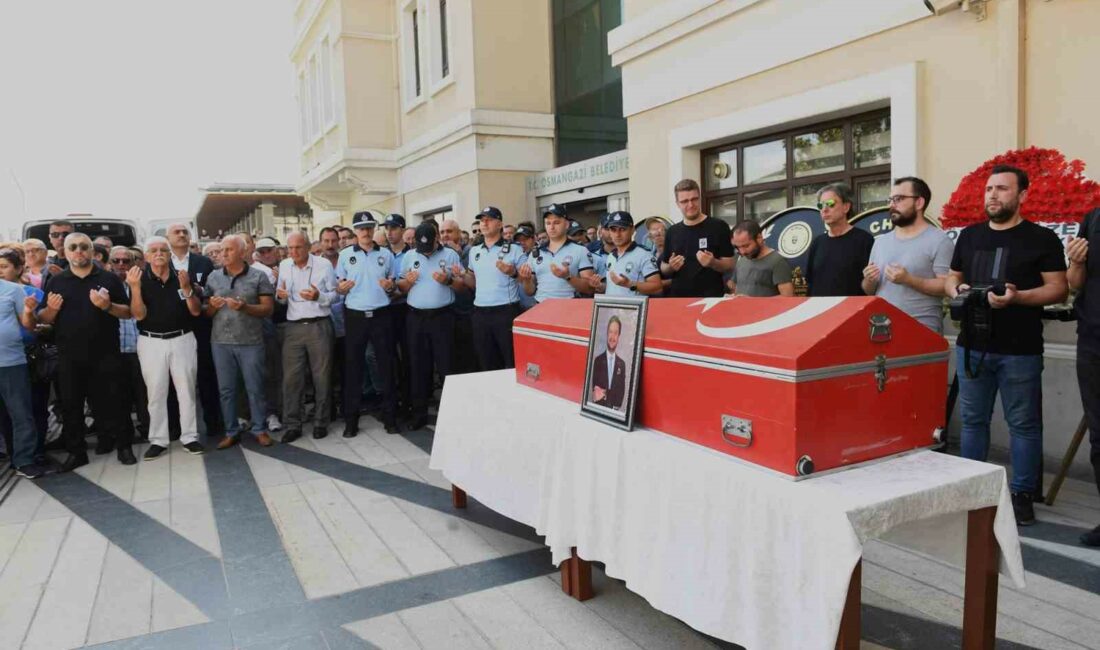 OSMANGAZİ BELEDİYE MECLİS ÜYESİ FEYYAZ ALPTUĞ MEMİŞOĞULLARI, OSMANGAZİ BELEDİYESİ ÖNÜNDE