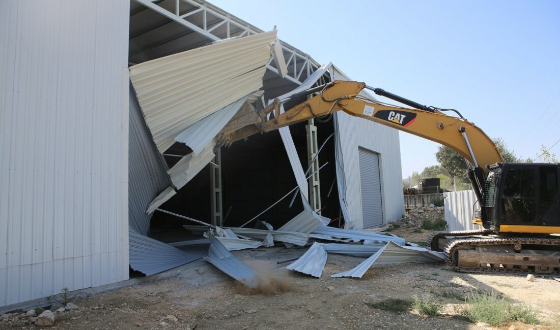 NİLÜFER BELEDİYESİ EKİPLER, ÇALI MAHALLESİ’NDE BULUNAN BİN 500 METREKARELİK BİR