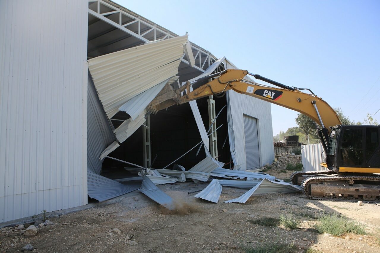 NİLÜFER BELEDİYESİ EKİPLER, ÇALI MAHALLESİ’NDE BULUNAN BİN 500 METREKARELİK BİR