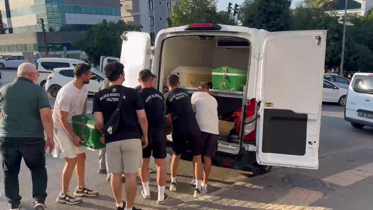 NİLÜFER BELEDİYESPOR'UN PORTO RİKO'LU SMAÇÖRÜ PİLAR MARİE VİCTORİA LOPEZ EVİNDE