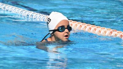 OSMANGAZİ BELEDİYESİ’NİN DÜZENLEDİĞİ YAZ SPOR OKULLARINDA YÜZME KURSUNA KATILAN ÖĞRENCİLER