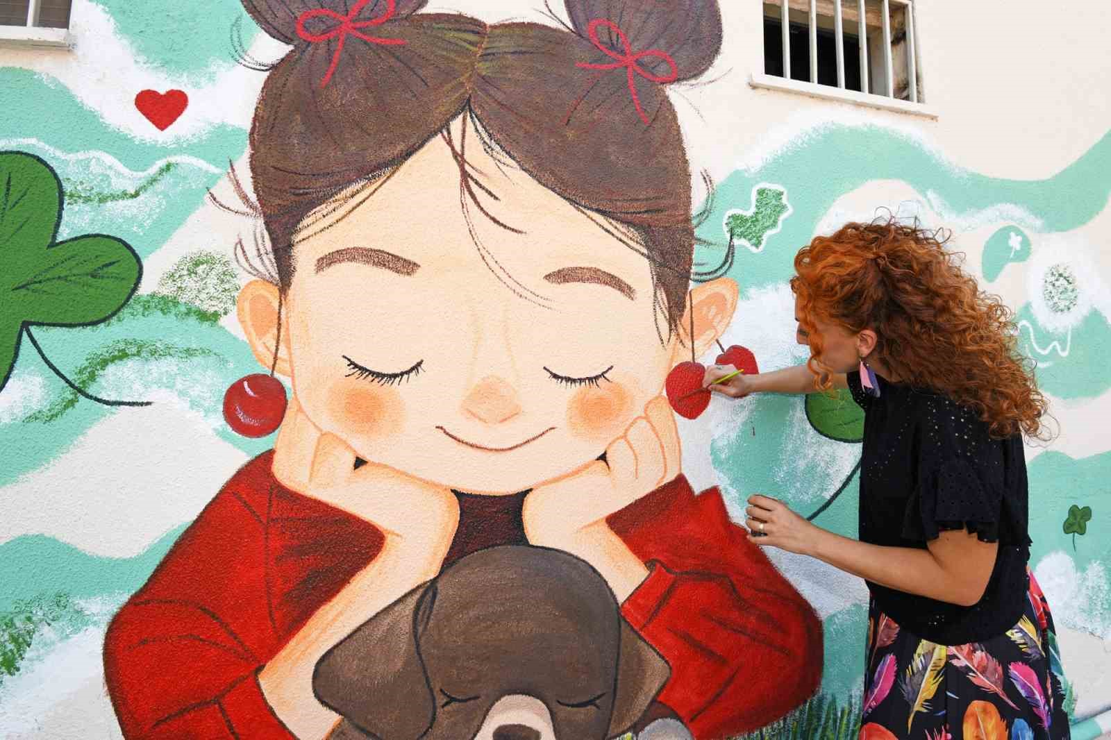 OSMANGAZİ BELEDİYESİ, BOŞ DUVARLARI DEV RESİMLER İLE SÜSLEYEREK HEM İLÇEYE