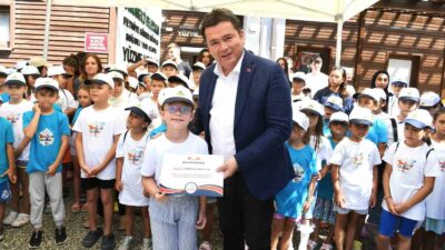 OSMANGAZİ BELEDİYESİ TARAFINDAN DÜZENLENEN YAZ SPOR OKULLARININ YÜZME KURSUNU BAŞARIYLA