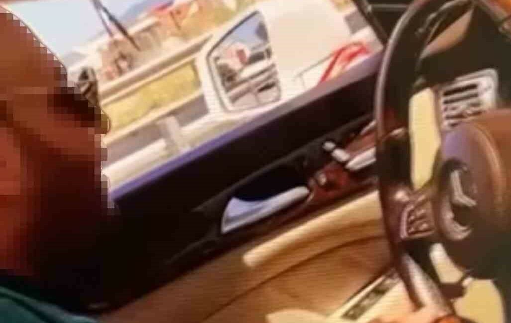 Otomatik tabanca ile havaya defalarca ateş açtı OTOMATİK TABANCA İLE HAVAYA DEFALARCA BÖYLE ATEŞ AÇTI