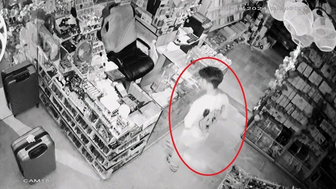 Bursa’da böyle hırsızlık görülmedi BURSA'DA BİR ZÜCCACİYE DÜKKANINA 2 GÜN ARD ARDA HIRSIZ GİRDİ.