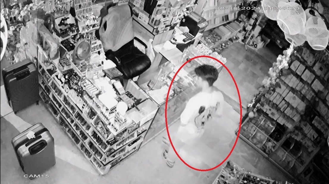 BURSA'DA BİR ZÜCCACİYE DÜKKANINA 2 GÜN ARD ARDA HIRSIZ GİRDİ.