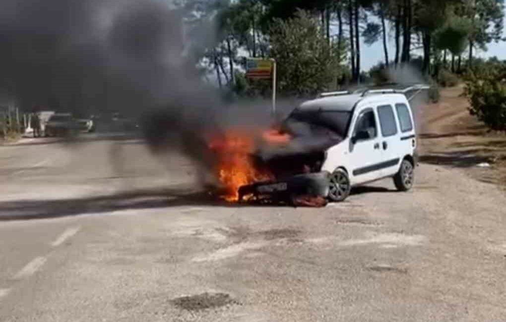 Park halindeki hafif ticari araç alev alev yandı PARK HALİNDEKİ ARAÇ ALEV ALEV YANDI