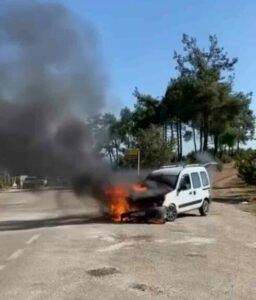 Park halindeki hafif ticari araç alev alev yandı PARK HALİNDEKİ ARAÇ ALEV ALEV YANDI