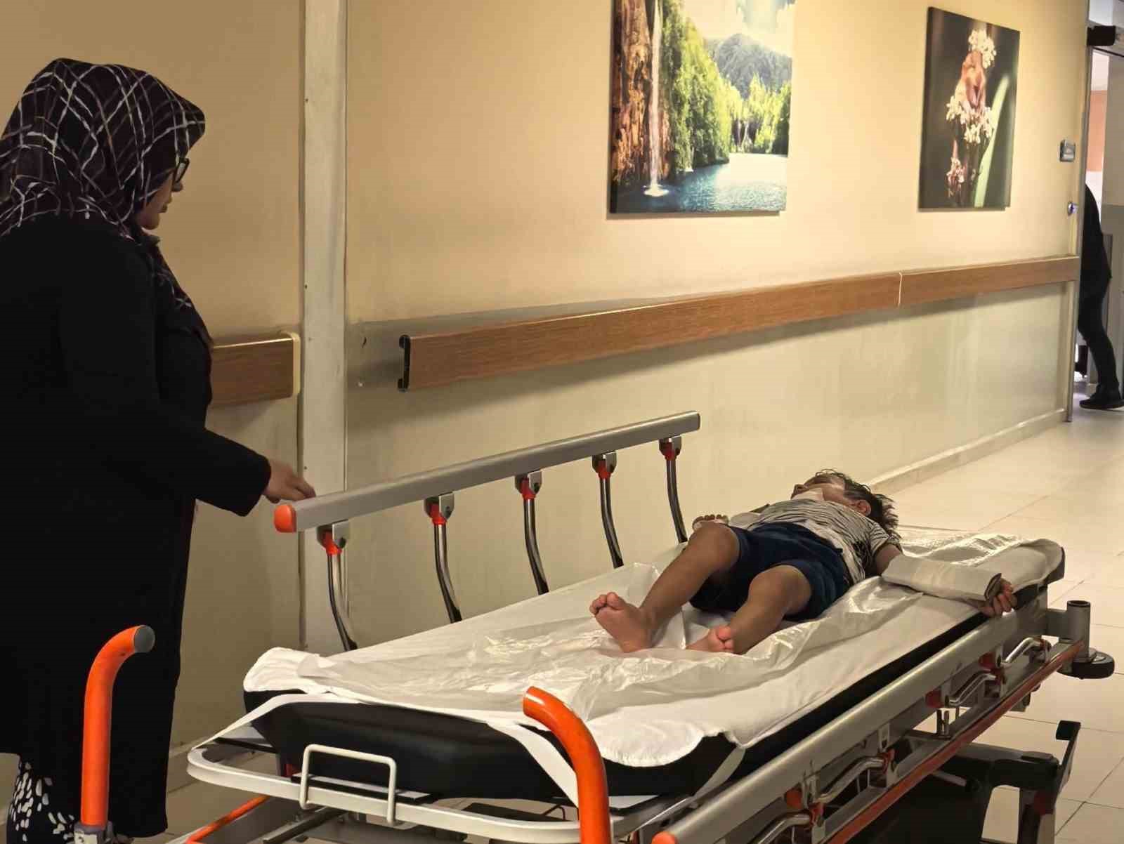 BURSA'NIN KESTEL İLÇESİNDE TEK KATLI EVİN PENCERESİNDEN DÜŞEN 5 YAŞINDAKİ