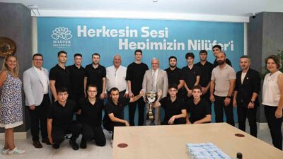 023-2024 SEZONU HENTBOL YILDIZ ERKEKLER TÜRKİYE ŞAMPİYONU OLAN NİLÜFER BELEDİYESPOR