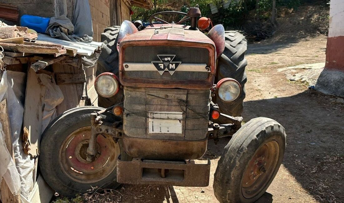 Tamir ettiği traktörün altında kalan adam hayatını kaybetti BURSA'NIN İNEGÖL İLÇESİNDE TAMİR ETMEYE ÇALIŞTIĞI TRAKTÖRÜN ÜZERİNDEN GEÇTİĞİ YAŞLI