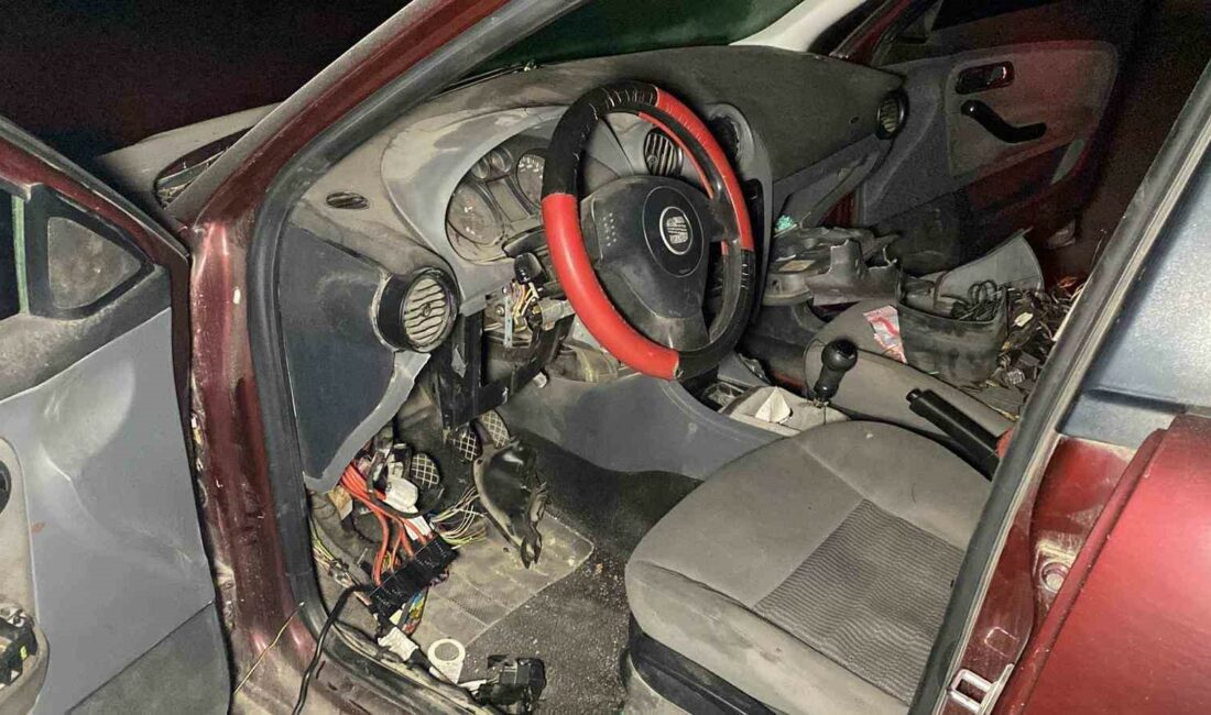 Tamir için verilen aracı parçaladı, bagajda yakalandı TAMİR İÇİN VERİLEN ARACI PARÇALADI, BAGAJDA YAKALANDI