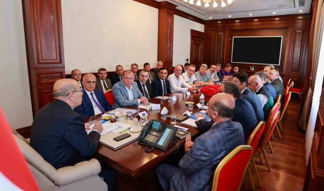 Vali Demirtaş, “Bursa’nın topraklarında yetişen her bir ürün milli birer servet” BURSA'DA VALİ MAHMUT DEMİRTAŞ BAŞKANLIĞINDA, BURSA'NIN TARIM POTANSİYELİ VE ÇİFTİÇİ