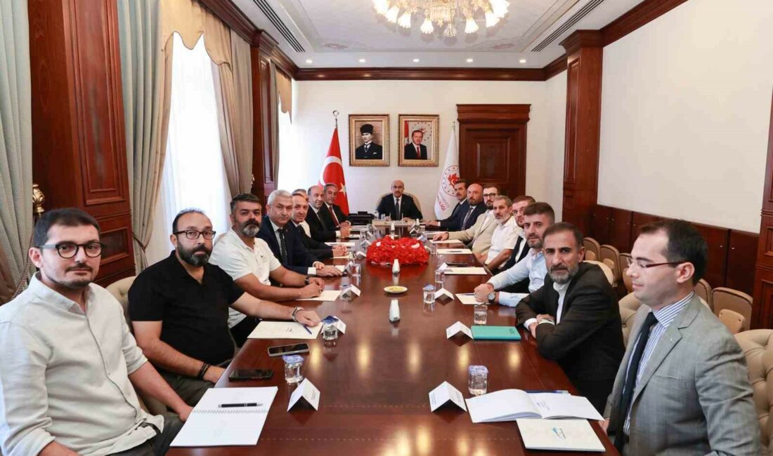 Vali Demirtaş: “Milli serveti çürütmememiz lazım” BURSA VALİSİ MAHMUT DEMİRTAŞ, TARIM KENTİ BURSA'DA ÜRETİMİ YAPILAN BAŞTA