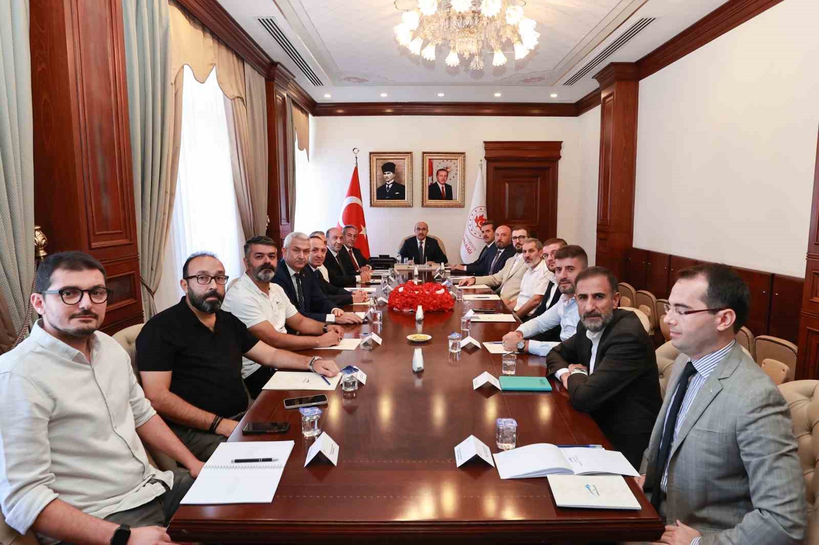 BURSA VALİSİ MAHMUT DEMİRTAŞ, TARIM KENTİ BURSA'DA ÜRETİMİ YAPILAN BAŞTA