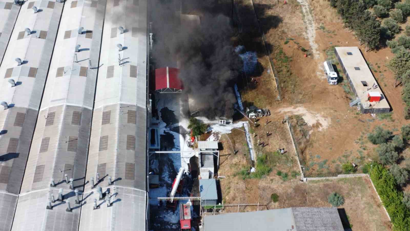 YAT FABRİKASINDAKİ YANGIN 4,5 SAAT SONRA KONTROL ALTINA ALINDI