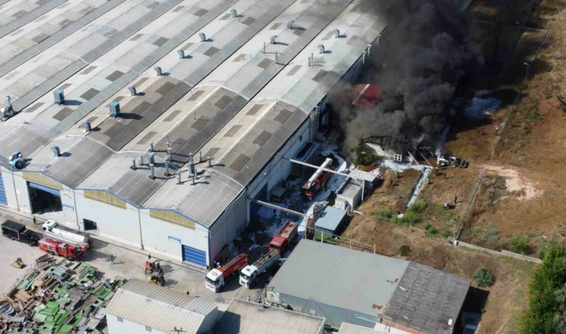Bursa'nın Orhangazi ilçesindeki yat fabrikasında yangın çıktı.