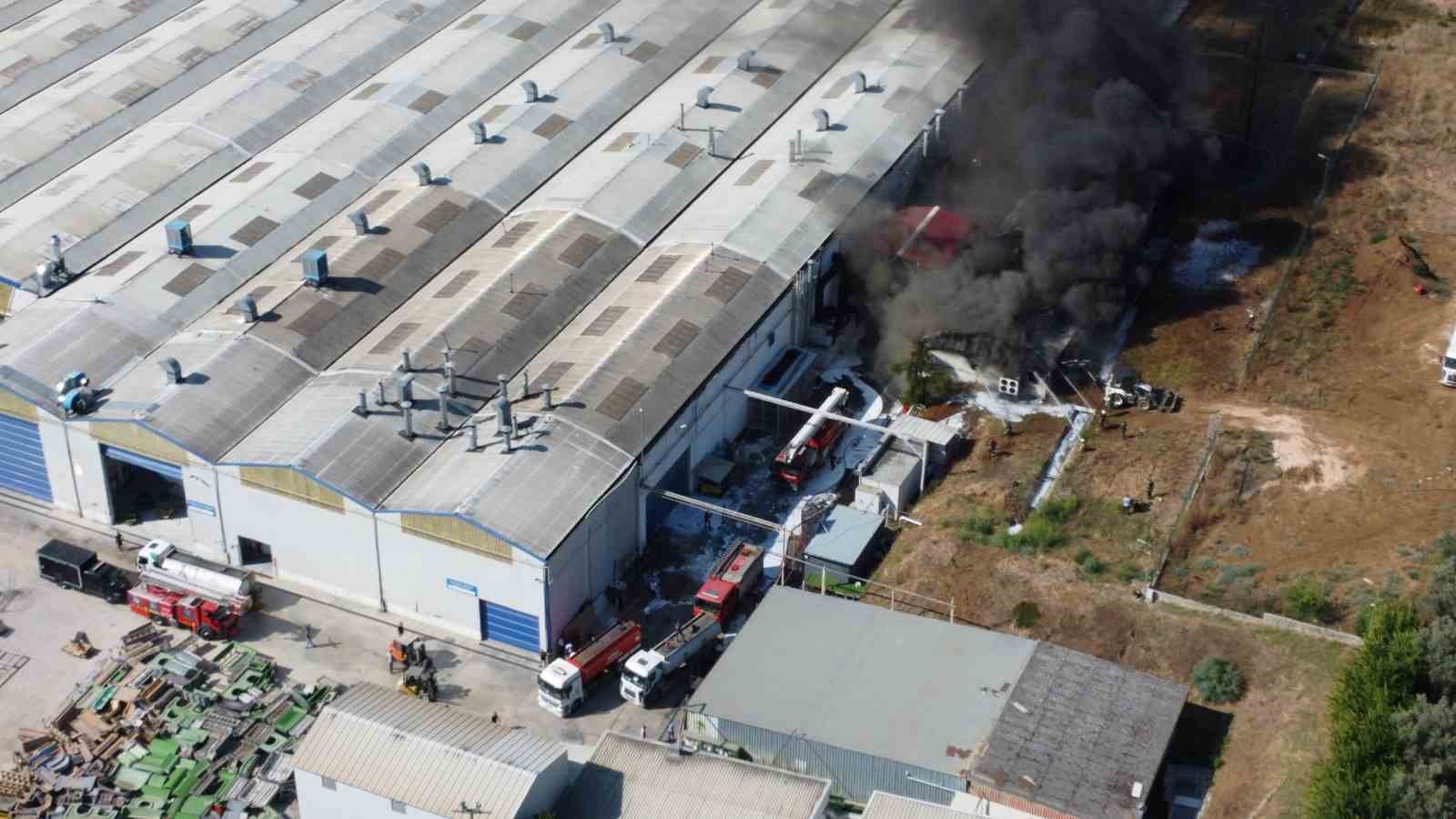 Bursa'nın Orhangazi ilçesindeki yat fabrikasında yangın çıktı.