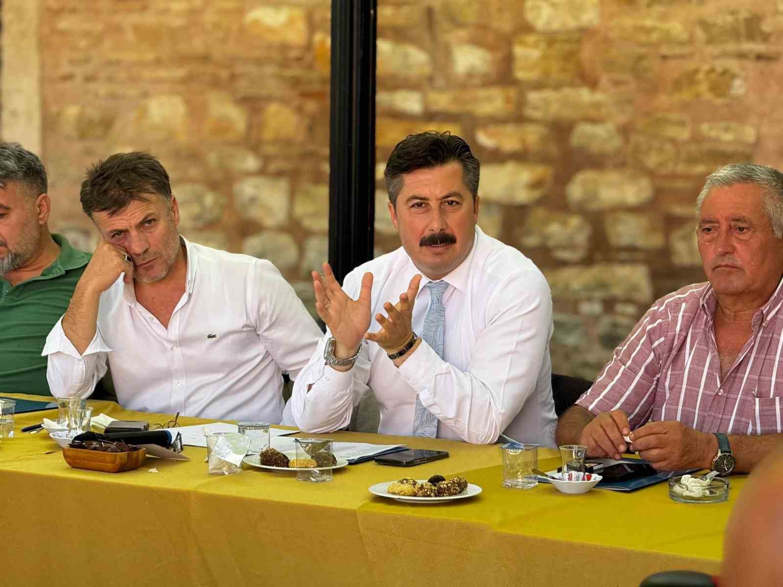 BİBER FİYATLARININ DÜŞMESİNİN ARDINDAN ÇÖZÜM ARAYIŞINA GİREN YENİŞEHİR BELEDİYE BAŞKANI