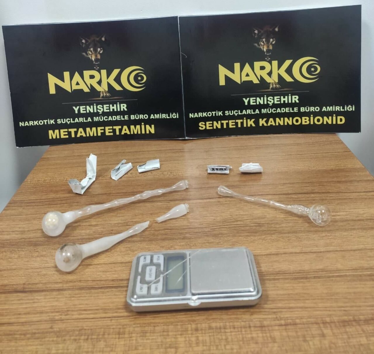 OPERASYONDA METAMFETAMİN, ESRAR, SENTETİK UYUŞTURUCU VE HASSAS TERAZİ ELE GEÇİRİLDİ