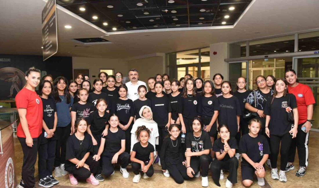 Yıldırım Gençlik Merkezi mezunlarını verdi YILDIRIM BELEDİYESİ’NİN ÇOCUKLARIN YAZ TATİLİNİ VERİMLİ BİR ŞEKİLDE GEÇİREBİLMELERİ İÇİN