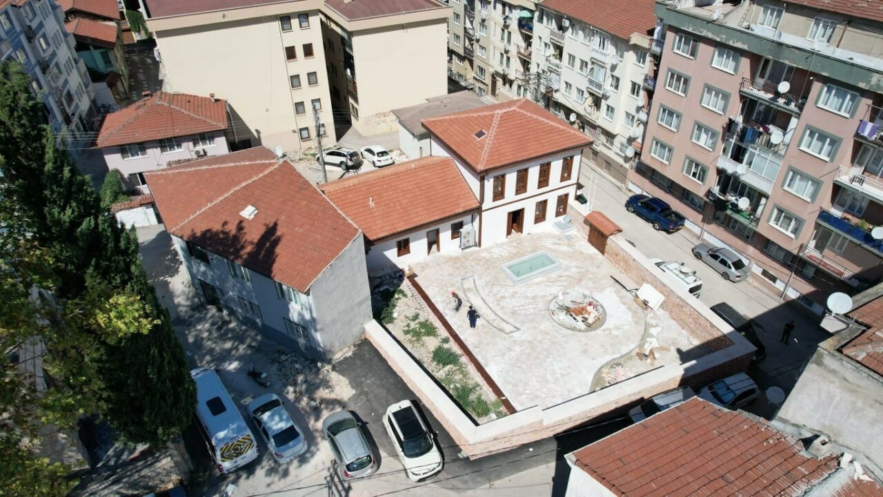 YILDIRIM BELEDİYESİ, HACISEYFETTİN MAHALLESİ’NDE ÇALIŞMALARDA SONA YAKLAŞTIĞI KONAĞI GELENEKSEL SANATLAR