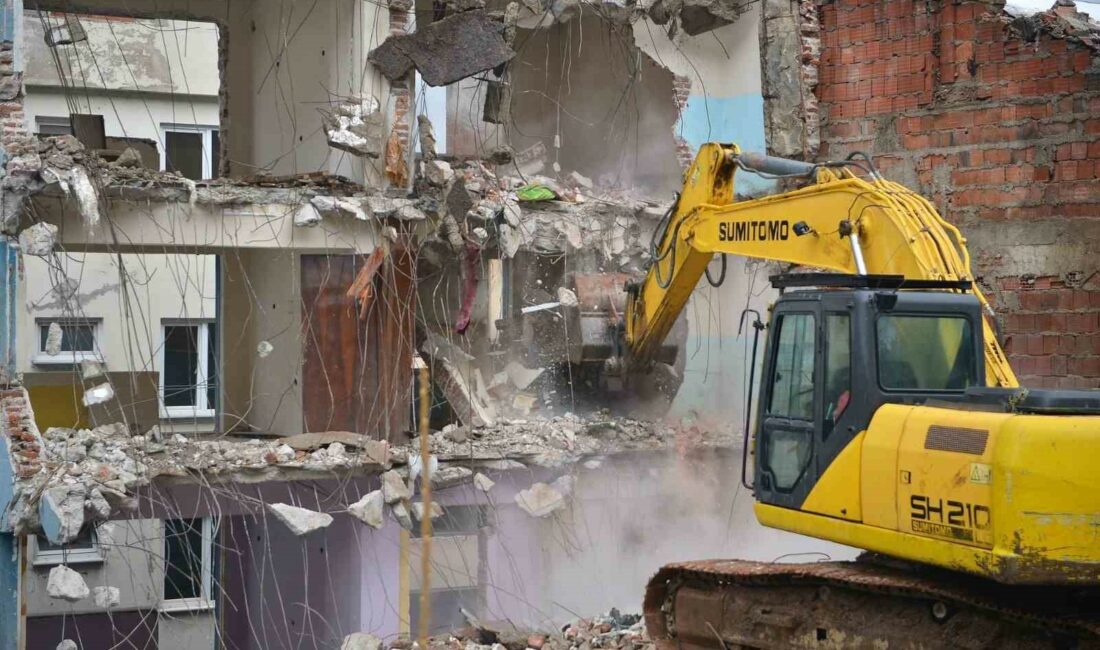 Yıldırım’da kaçak yapıya geçit yok YILDIRIM BELEDİYESİ EKİPLERİ, 2019 YILINDAN BU YANA 934 KAÇAK BİNAYI