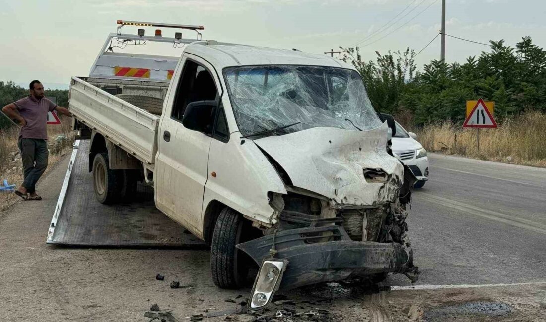 Yola kontrolsüz çıkan tır kamyonete çarptı: 3 yaralı BURSA'NIN İZNİK İLÇESİNDE YOLA KONTROLSÜZ ÇIKAN TIR İLE KAMYONET ÇARPIŞTI.