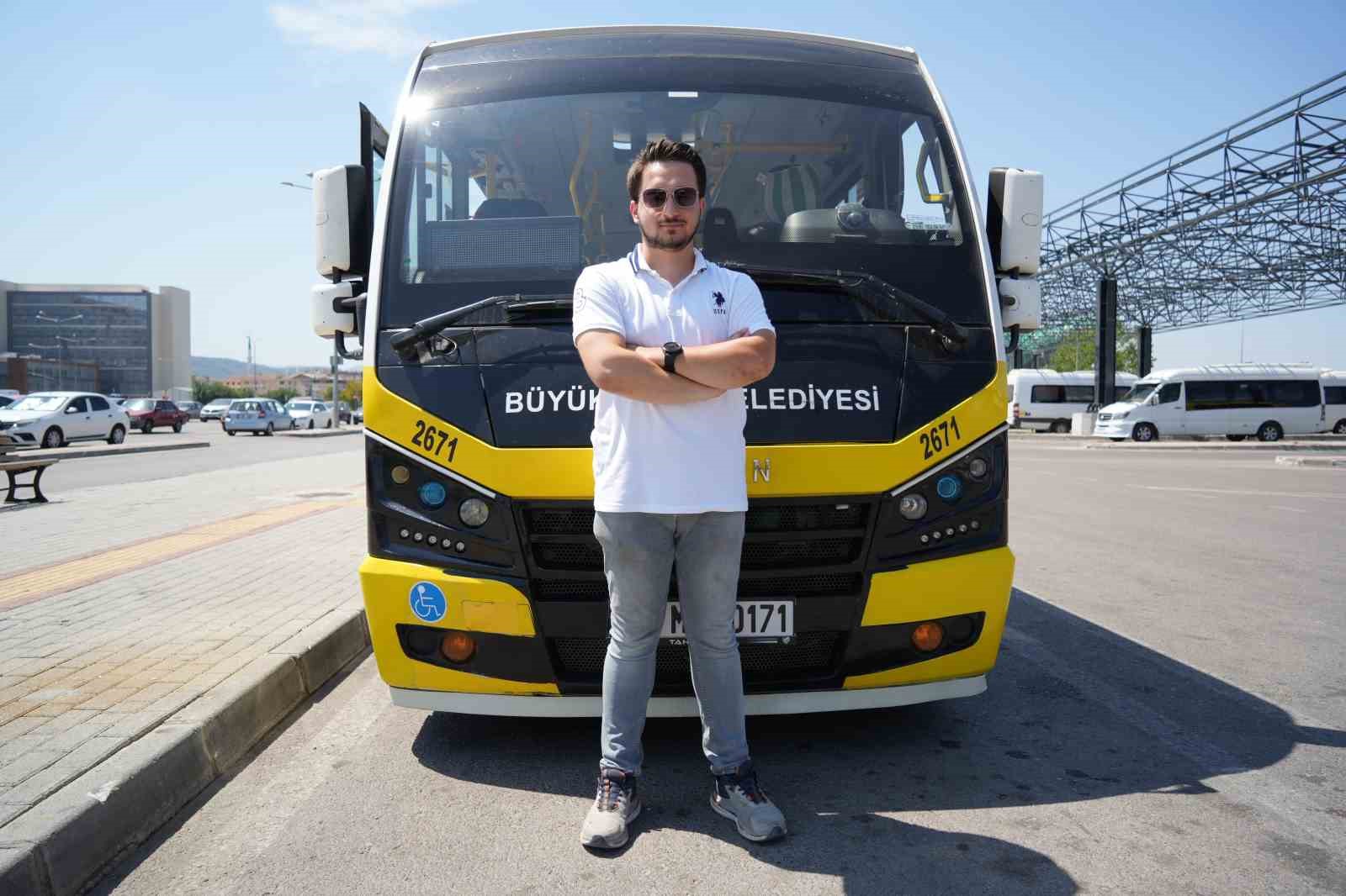 BURSA'DA ÜNİVERSİTEDE YÜKSEK LİSANS YAPAN TAHA GÜLER, DEDE VE BABASINDAN