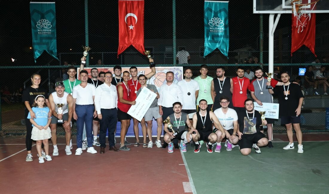 Zafer Turnuvası’nda kupalar sahiplerini buldu NİLÜFER BELEDİYESİ'NİN 30 AĞUSTOS ZAFER BAYRAMI KUTLAMALARI KAPSAMINDA ÜNİVERSİTE ÖĞRENCİLERİ