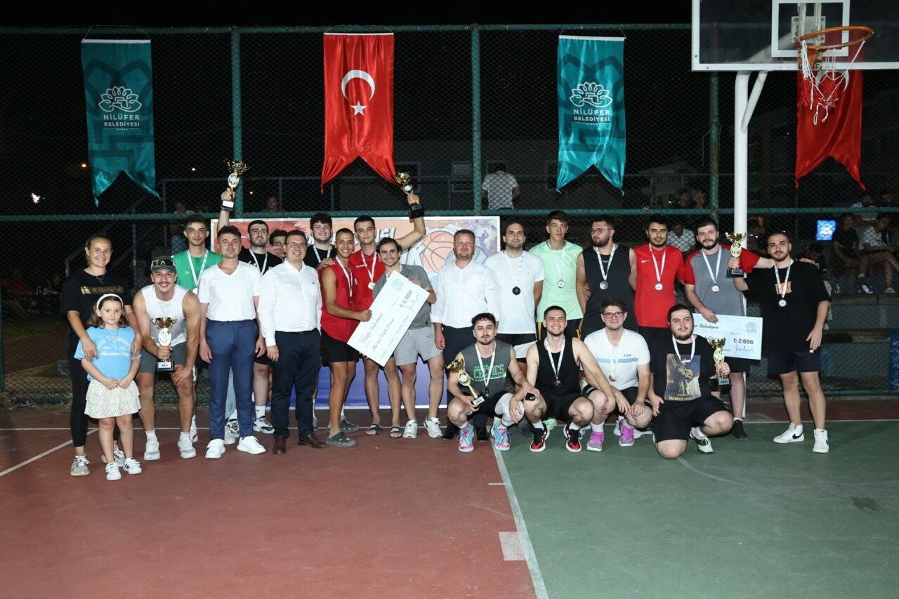 NİLÜFER BELEDİYESİ'NİN 30 AĞUSTOS ZAFER BAYRAMI KUTLAMALARI KAPSAMINDA ÜNİVERSİTE ÖĞRENCİLERİ