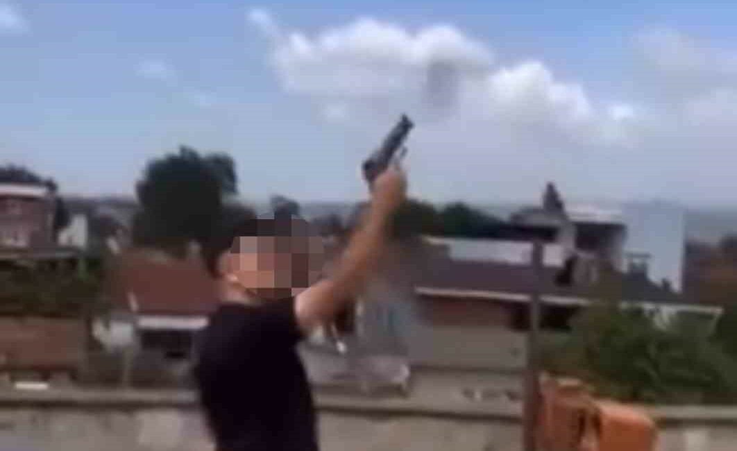 BURSA'NIN KARACABEY İLÇESİNDE 14 YAŞINDA OLDUĞU TESPİT EDİLEN ÇOCUK, ELİNDEKİ