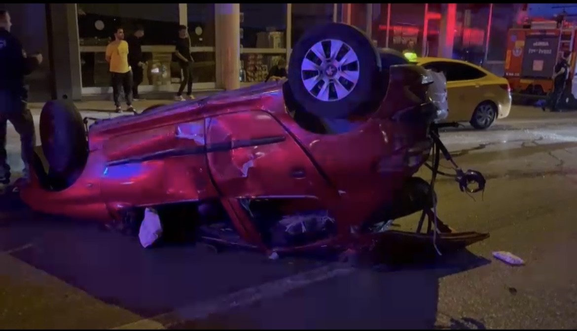 BURSA'DA 17 YAŞINDAKİ SÜRÜCÜNÜN KONTROLDEN ÇIKAN ARAÇ ÖNCE YAYAYA SONRA