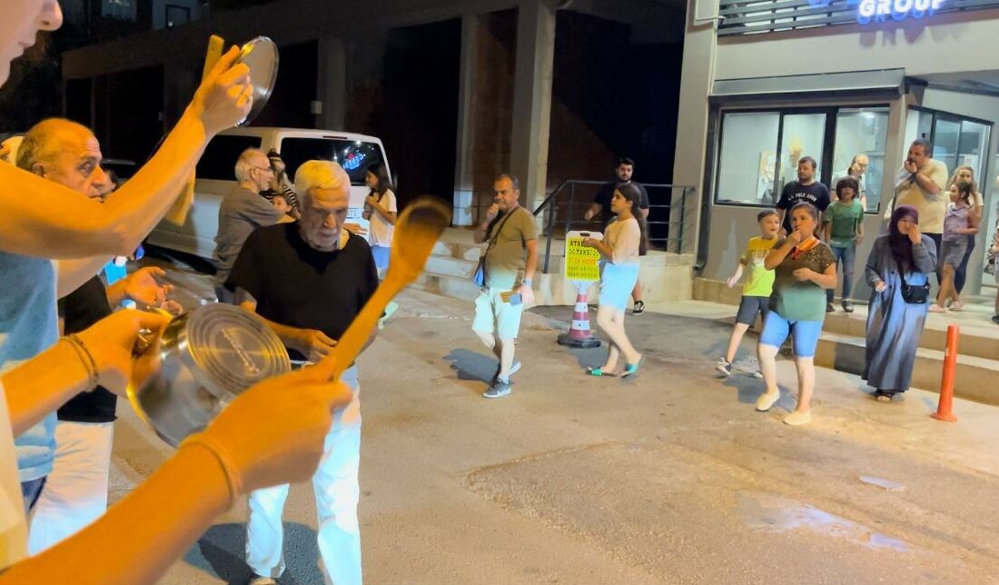 9 bloklu sitede asansör krizi site sakinlerini isyan ettirdi BURSA'DA 12 KATLI 9 BLOKTAN OLUŞAN BİR SİTEDE YAŞANAN ASANSÖR