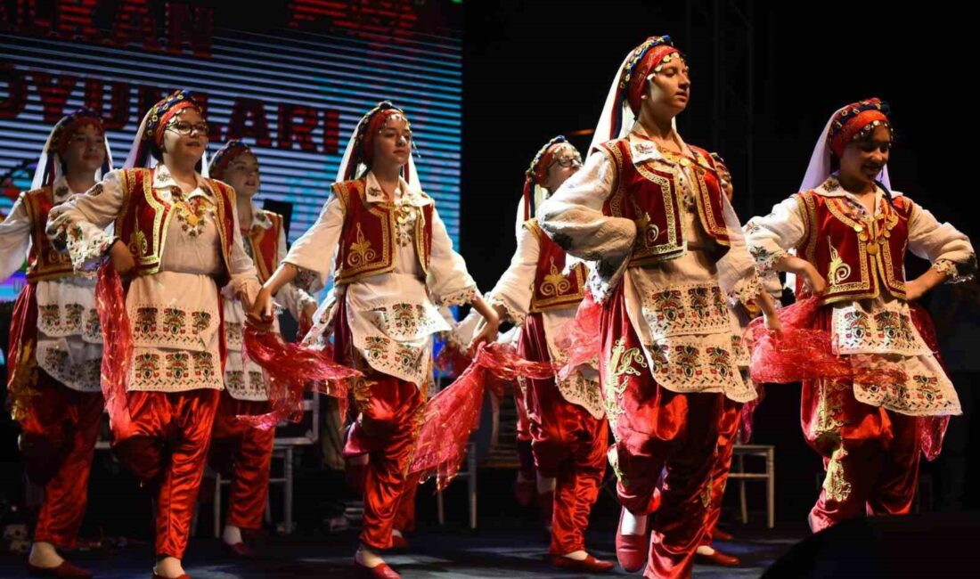 9. Uluslararası altın biber festivaline yoğun ilgi YENİŞEHİR’DE BU YIL 9’NCUSU DÜZENLENEN ULUSLARARASI ALTIN BİBER FESTİVALİ, İLÇE