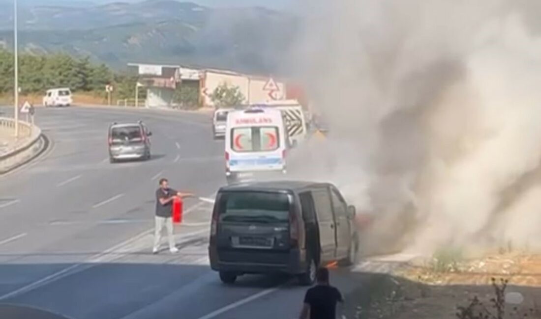 Arıza yapan VİP minibüs alev alev yandı ARIZA YAPAN VİP MİNİBÜS ALEV ALEV YANDI
