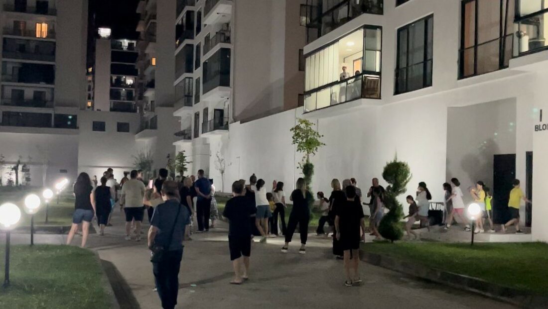 Asansörlerin çalışmadığı inşaat firmasından açıklama BURSA'DA GEÇTİĞİMİZ GÜNLERDE 12 KATLI 9 BLOKTAN OLUŞAN SİTEDE YAŞANAN