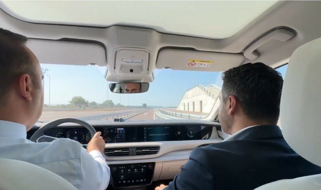 Bakan Kaçır T10F ile test sürüşü gerçekleştirdi SANAYİ VE TEKNOLOJİ BAKANI MEHMET FATİH KACIR, TOGG'UN ÖNÜMÜZDEKİ SENE