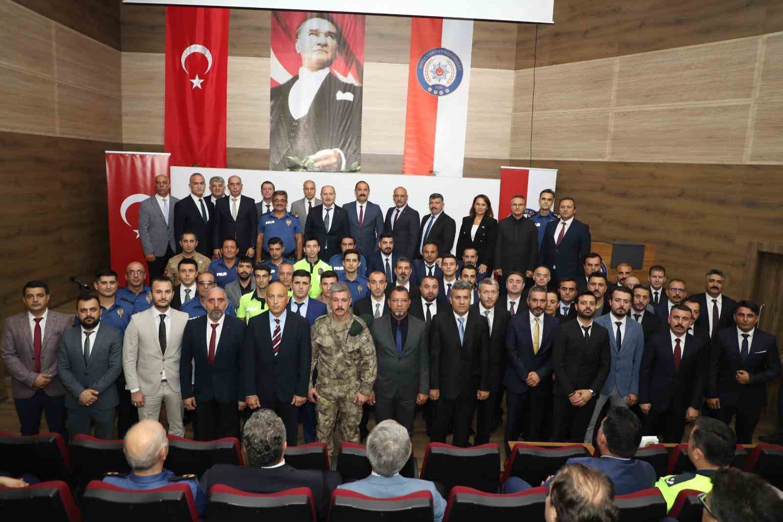 BURSA İL EMNİYET MÜDÜRLÜĞÜ'NDE BAŞARILI OLAN 55 PERSONEL, ÖDÜLLENDİRİLDİ.