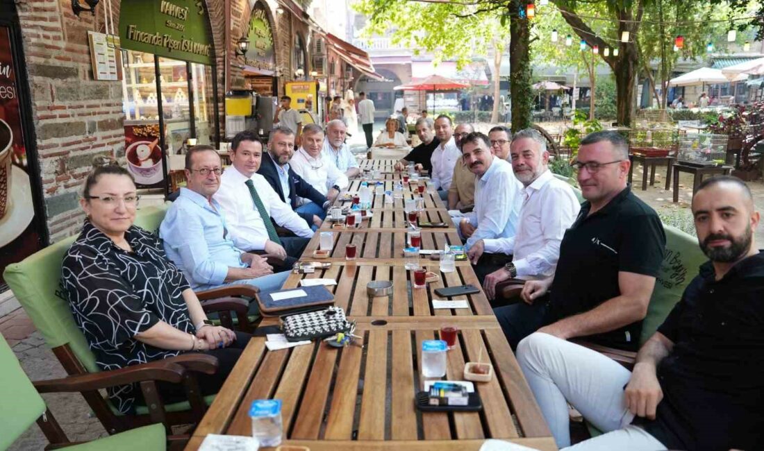 Başkan Aydın güne esnaf ziyareti ile başladı OSMANGAZİ BELEDİYE BAŞKANI ERKAN AYDIN, GÜNE TARİHİ ÇARŞI VE HANLAR