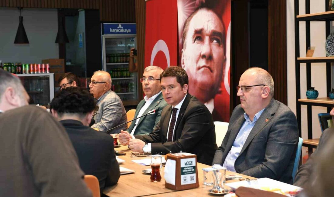 Başkan Aydın, muhtarlar ile işbirliği içinde OSMANGAZİ BELEDİYE BAŞKANI ERKAN AYDIN, İLÇEDEKİ 136 MAHALLEDE GÖREV YAPAN