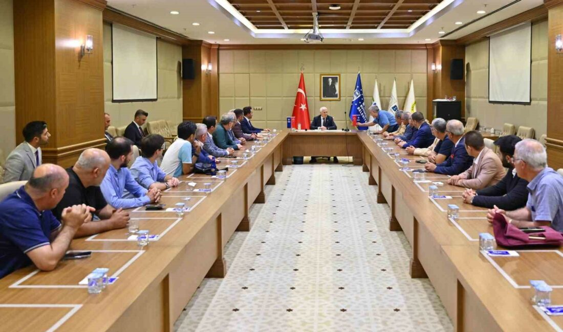 Başkan Bozbey, hemşeri dernekleriyle buluştu BURSA BÜYÜKŞEHİR BELEDİYE BAŞKANI MUSTAFA BOZBEY, ‘BAŞKAN BOZBEY İLE BİR